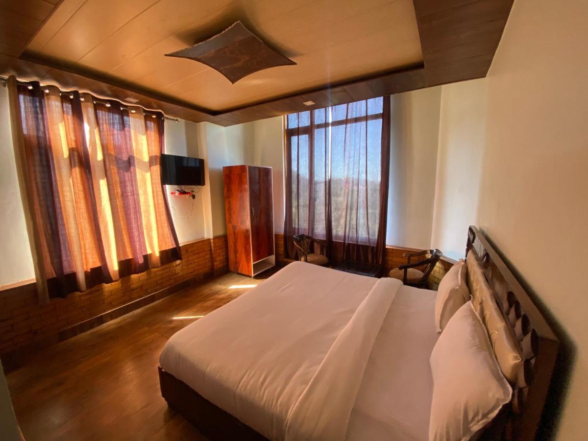 Hotel Taj View Theog Екстер'єр фото